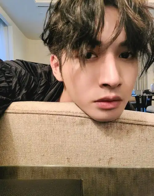 张彬彬发自拍照作为粉丝福利网友炸锅像90后了吧