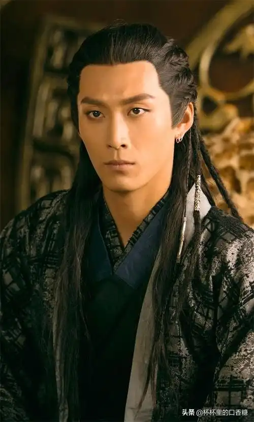 出现的发型之一,不过这款发型不太好驾驭,弄不好还会把盛世美颜变丑男