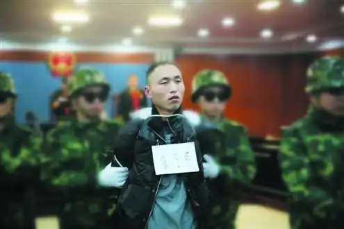 胡向阳,刘富财,修乃桥,刘德磊,弭现华五名罪犯被验明正身,押赴刑场