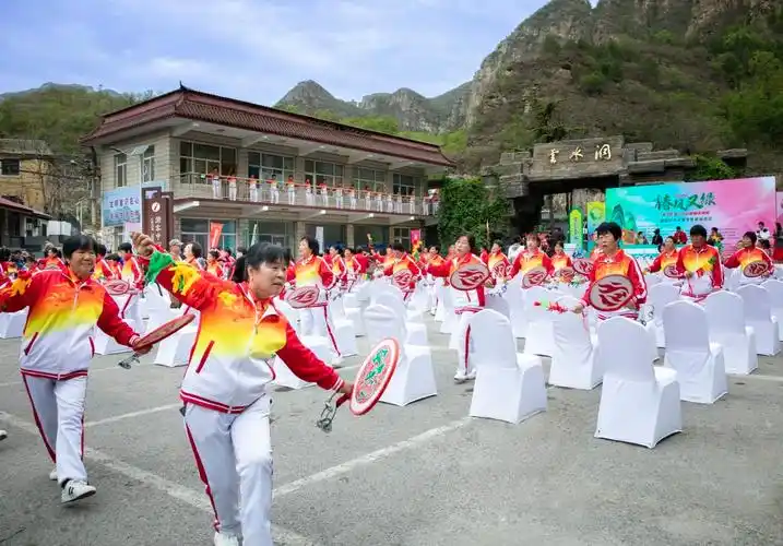 韩村河镇第四届上方山香椿采摘周暨"韩村河大集文化体验活动"拉开帷幕