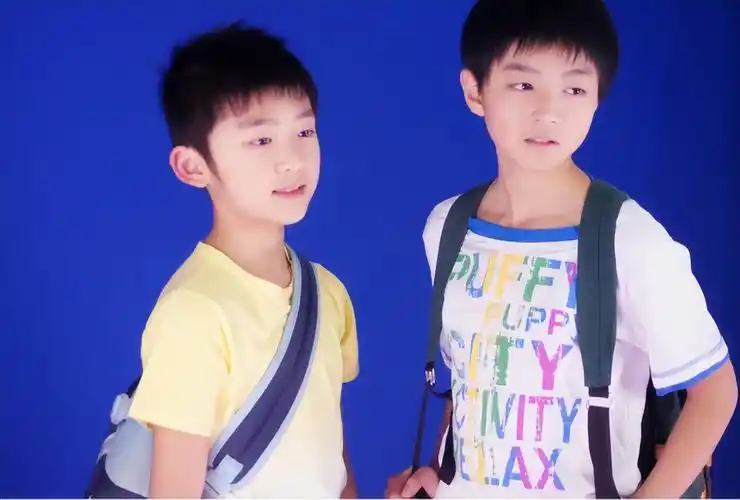 王俊凯妈妈龚声宏,为培养儿子放弃事业,如今儿子成她的骄傲