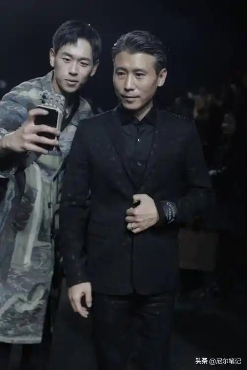 胡歌上台搞怪,李乃文沧桑,《草木人间》未播先火_网友_明星_吴磊