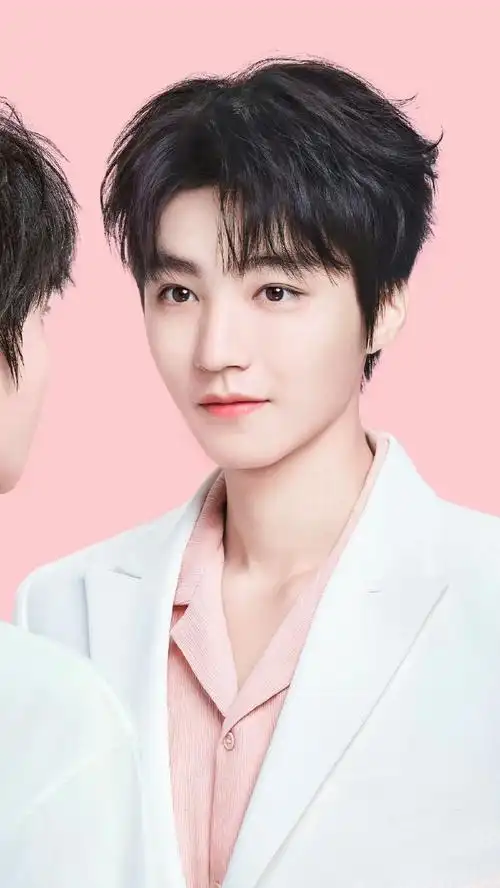 王俊凯超话#王俊凯二十四岁肆意生长#我粉粉嫩嫩的王俊凯帅哥哪去了!