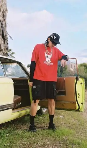 都说吴亦凡胖了,但他的私服穿搭还是很潮,不愧被称为行走的衣架