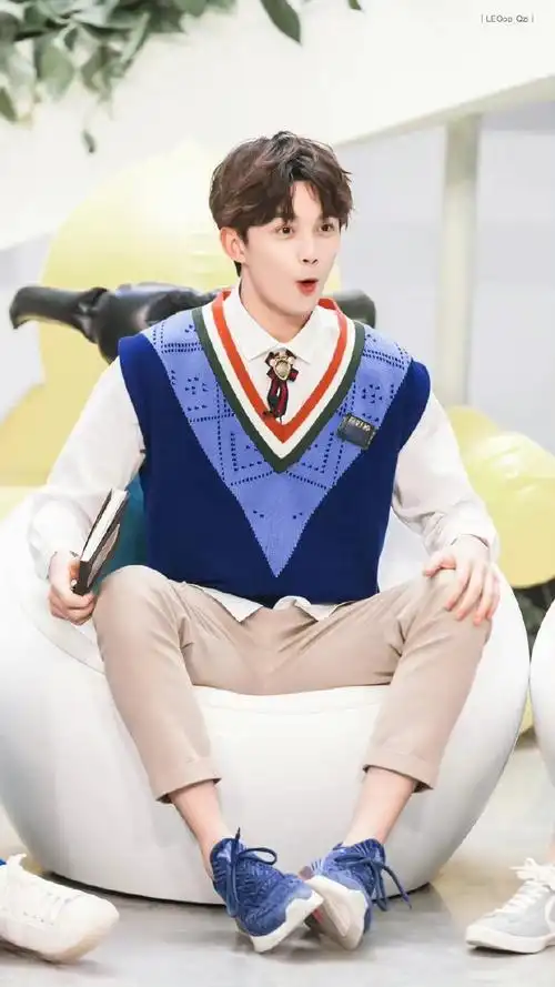 吴磊大侦探第八季路透##吴磊录制大侦探8饭拍路透