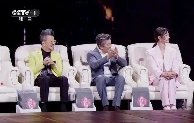 换了主持人,收视率大不如前的央视综艺节目,《星光大道》排第一