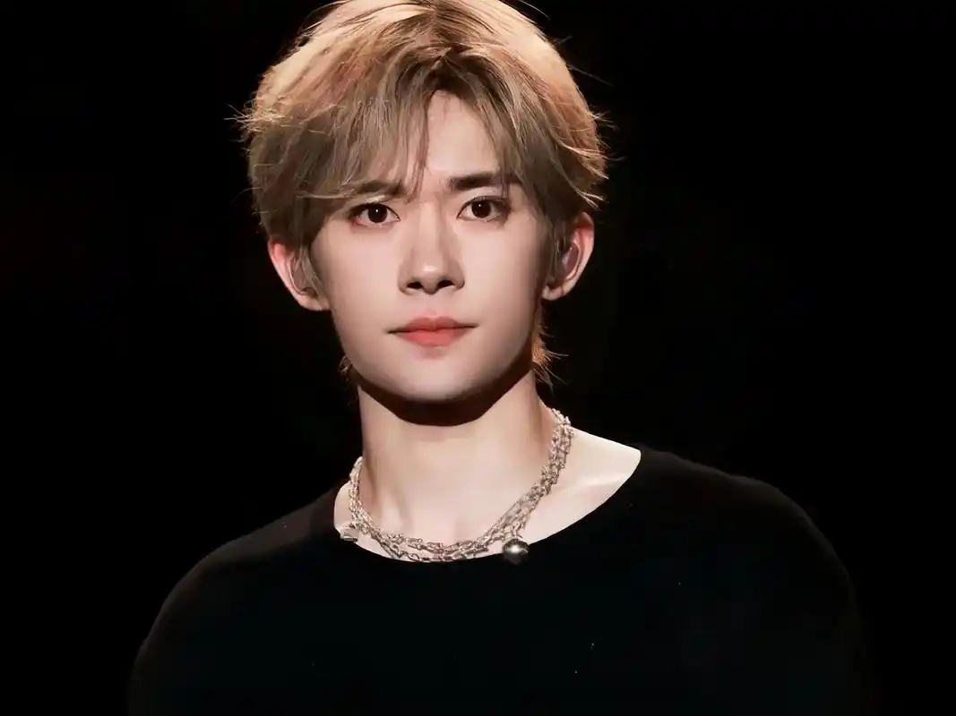 23岁易烊千玺:勇敢追梦,拼搏成就梦想 23岁的易烊千玺以中国电影家