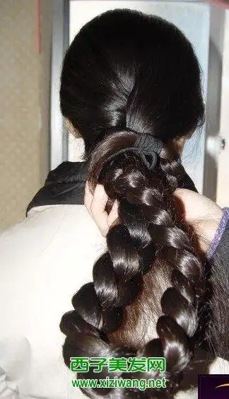 大辫子女人发型