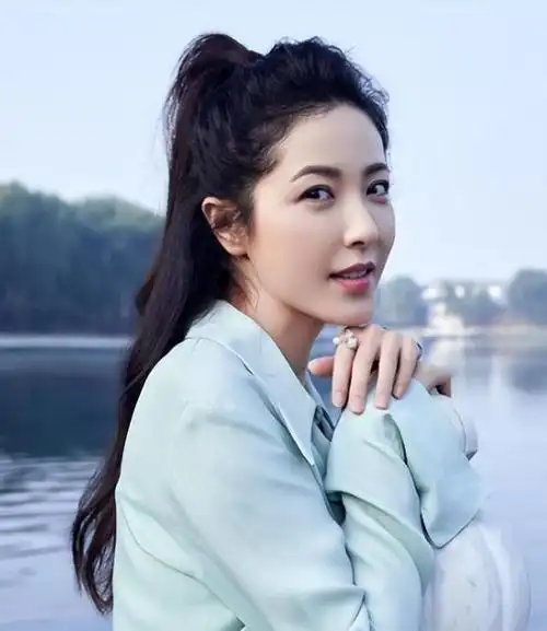 "大青衣"曾黎:错过张艺谋,3段情史48岁仍未婚,不红早有原因