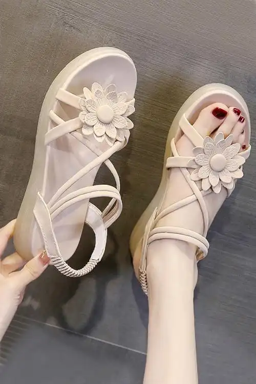 凉鞋女网红2021新款夏百搭学生ins后松紧花朵厚底松糕女鞋