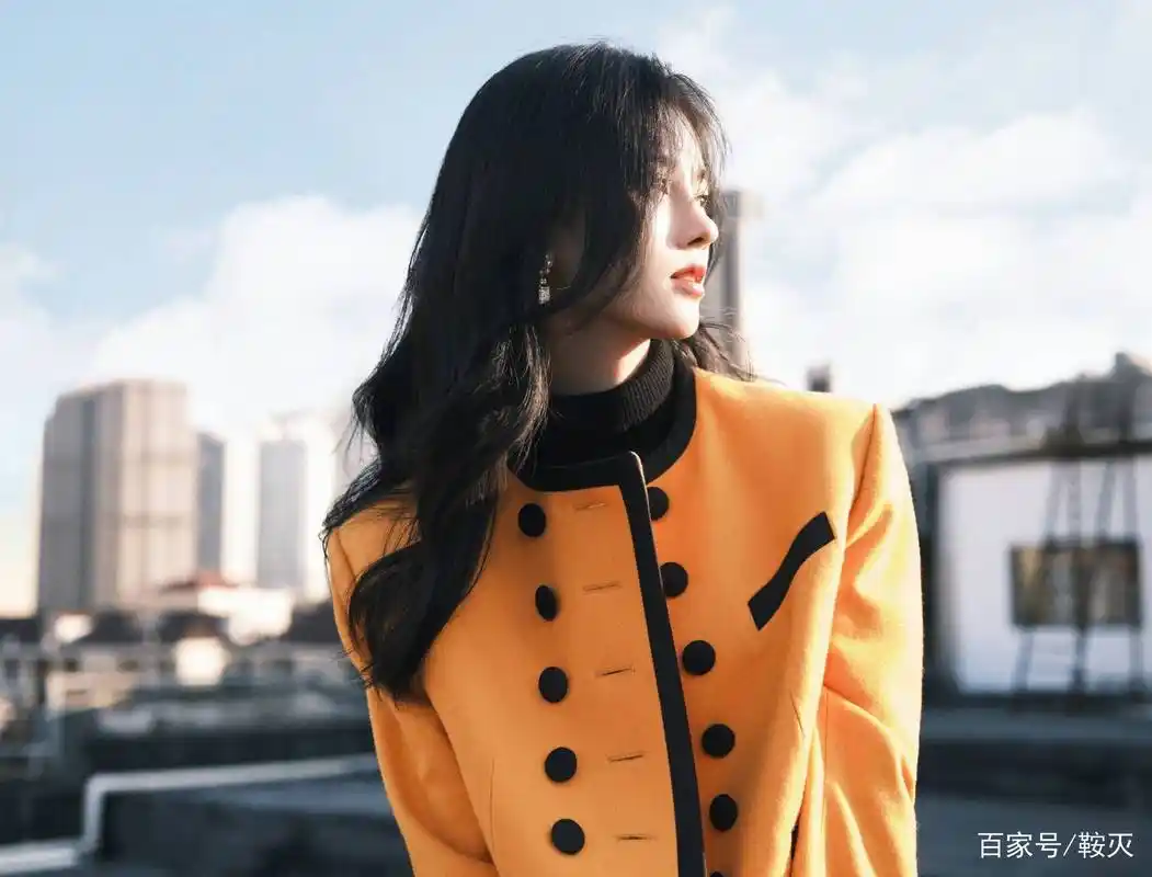 鞠婧祎冬日呢子外套写真