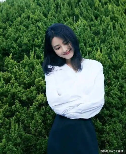 真心漂亮,穿白衬衣的高圆圆谁人能敌?十分嫉妒赵又廷!_照片_衬衫_白色