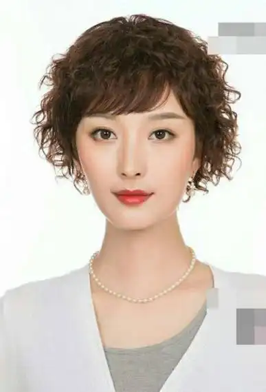 超短烫发发型图片女 短发 中年女人_烫发短发图片中年烫发短发图片