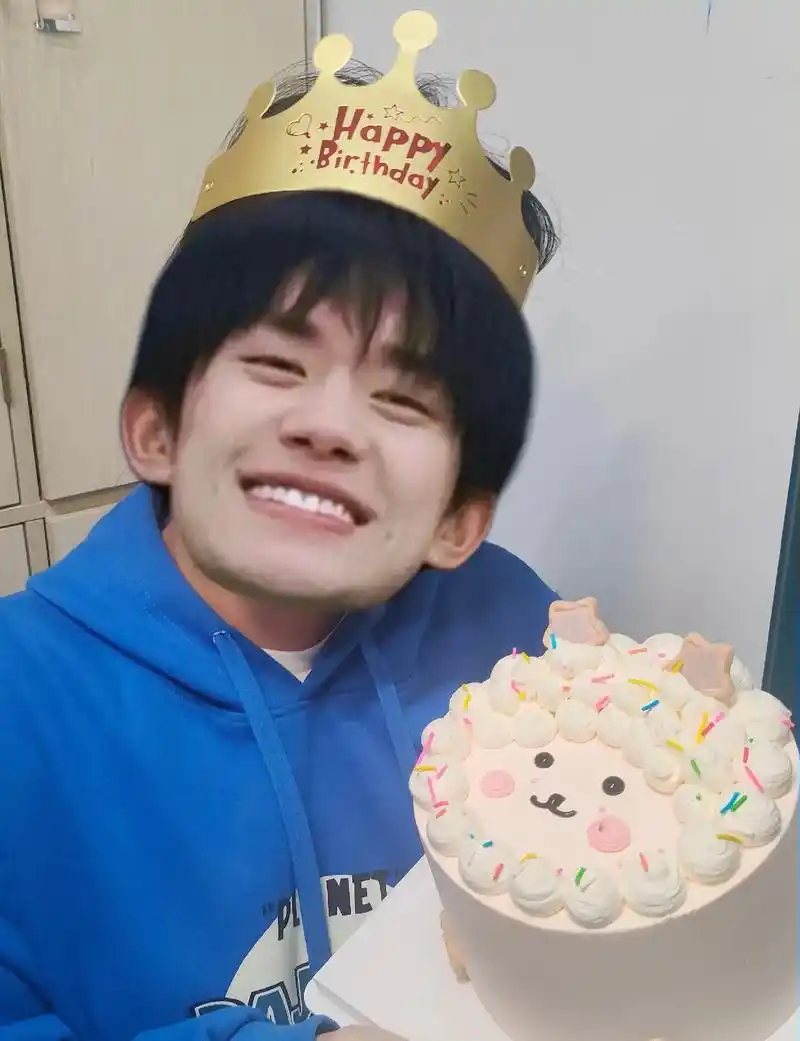 要#易烊千玺23岁生日 开心呀 - 抖音