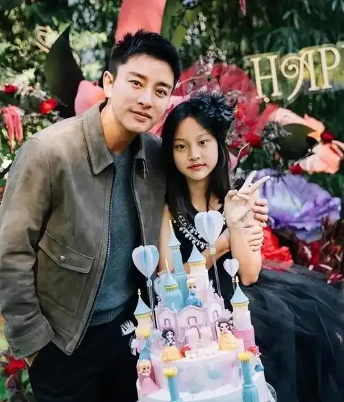 贾乃亮与短发美女同回住所被拍,与李小璐复合的几率变得越来越小|甜馨