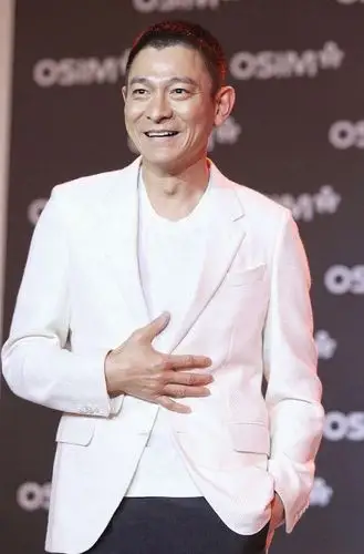 刘德华神采奕奕亮相活动透露9月将开演唱会