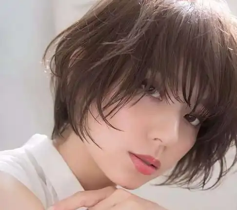 很喜欢短碎发发型,不知现在还流行吗?会不会老气?_短发_时尚_造型