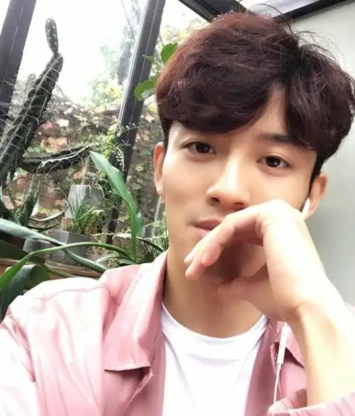 陈奕龙图片陈奕龙帅气生活照图片