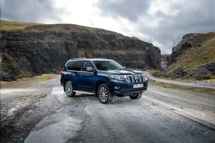 外观大气,线条硬朗,越野利器,丰田普拉多.