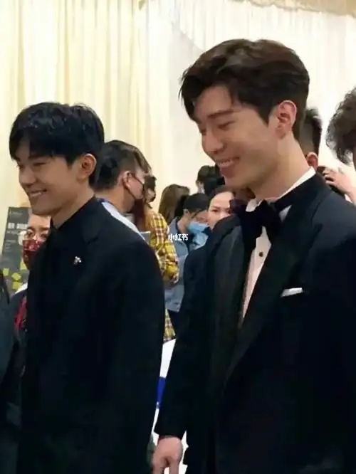 狠狠的喜欢_范丞丞_易烊千玺_娱乐_明星娱乐资讯