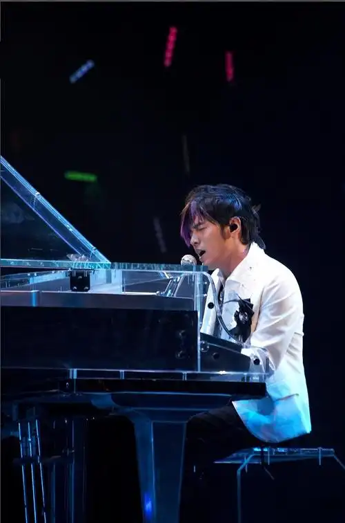 周杰伦经典造型《紫毛伦》周杰伦经典造型《紫毛伦》周杰伦经典造型