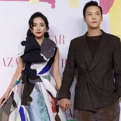 与前任陈伟霆罕同框,转圈避嫌动作十分真实_baby_时尚_印象