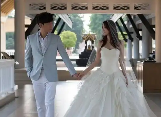 伊能静与秦昊唯美婚纱照