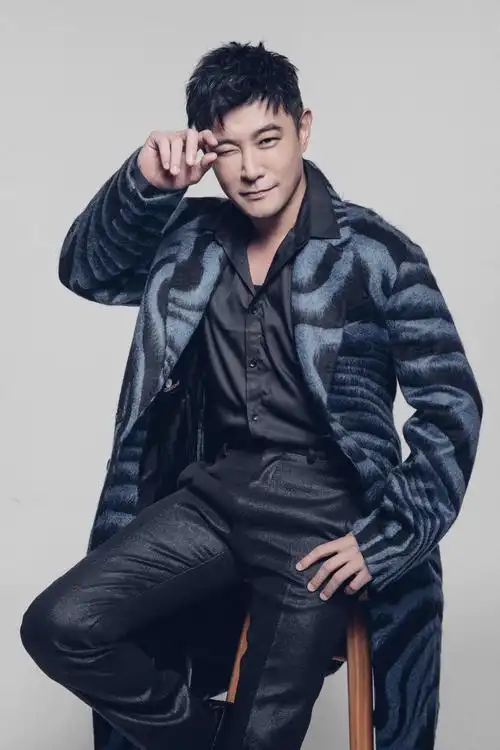 黄维德生日写真曝光秋冬混搭帅气有型