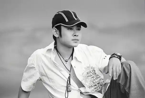 刀郎前妻跑路31年后:他再婚生女天下知,她悔不当初孤身一人