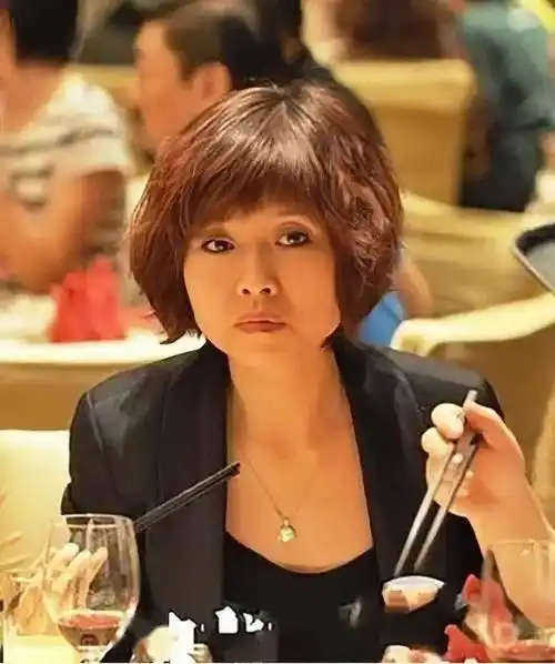 刀郎:前妻生下女儿40天离去,现任朱梅很温柔很有气质_杨娜_生活_孩子