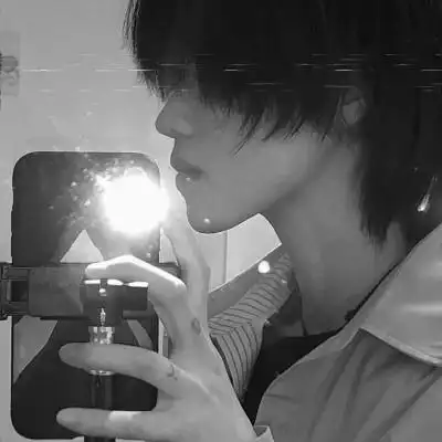 男生头像高级真人黑白图片