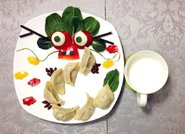 睡宝猪猪做的彩色饺子