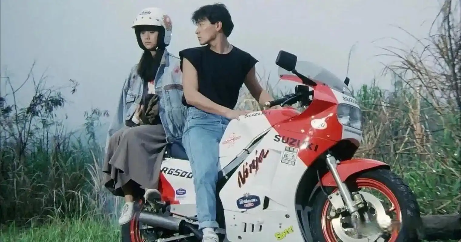 我小的时候好羡慕刘德华骑着摩托车载着吴倩莲,  哪怕就是生命的