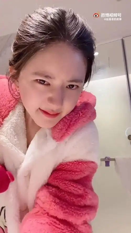 赵露思分享沉浸式卸妆vlog