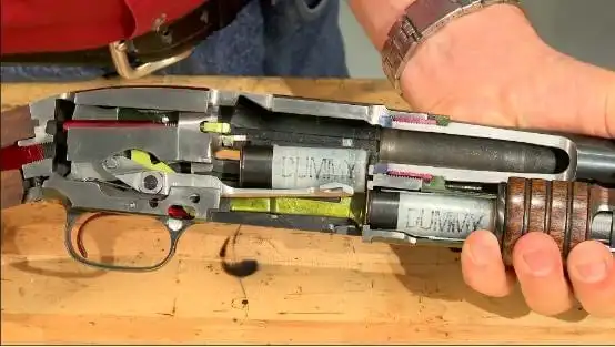 打一发拉一下的霰弹枪还是步枪?