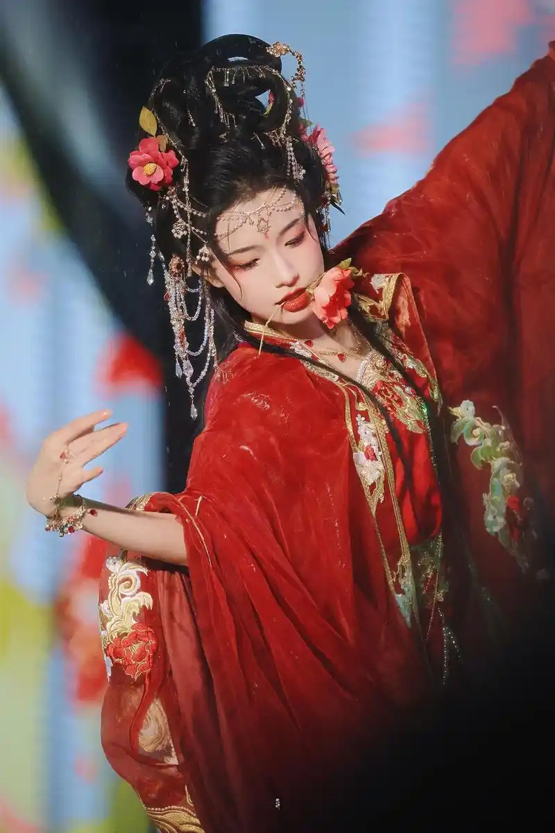 "国风大典",让我明白了什么才是"中国女人"该穿的衣服!