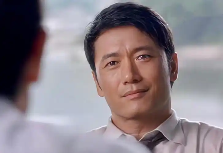 惊艳苗侨伟儒雅演绎社团大佬