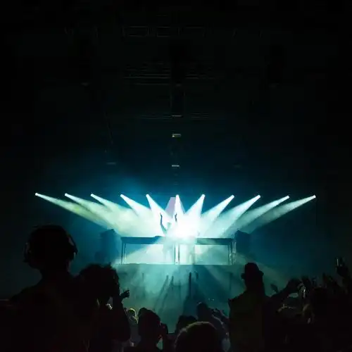 舞台,音乐会,摇滚,乐队,聚光灯,黑暗,晚上,人,人群,观众,剪影,摄影师