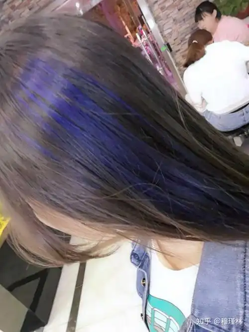 黑色头发挑染的话什么颜色会比较好看自然呢?