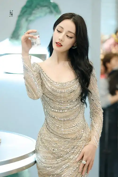 迪丽热巴斯维诗活动##上扬真的会发光##迪丽热巴live图##迪丽热巴