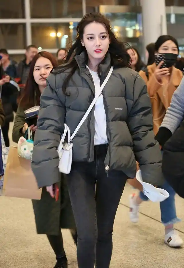 迪丽热巴超好看的私服穿搭来喽~每一套都很吸引人呢