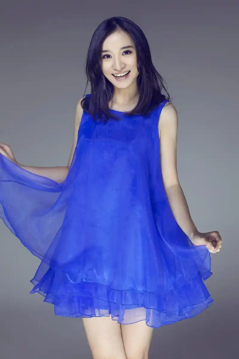 《家有儿女》中小雪的闺蜜"明明"37岁了,如今她竟逆袭成女神!