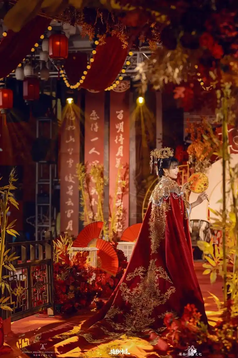 凤冠霞披61千里红妆中式婚礼的仪式感