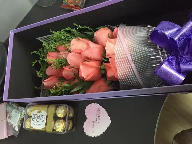 今天在办公室收到的情人节礼物,这小子开始上道了,哈哈