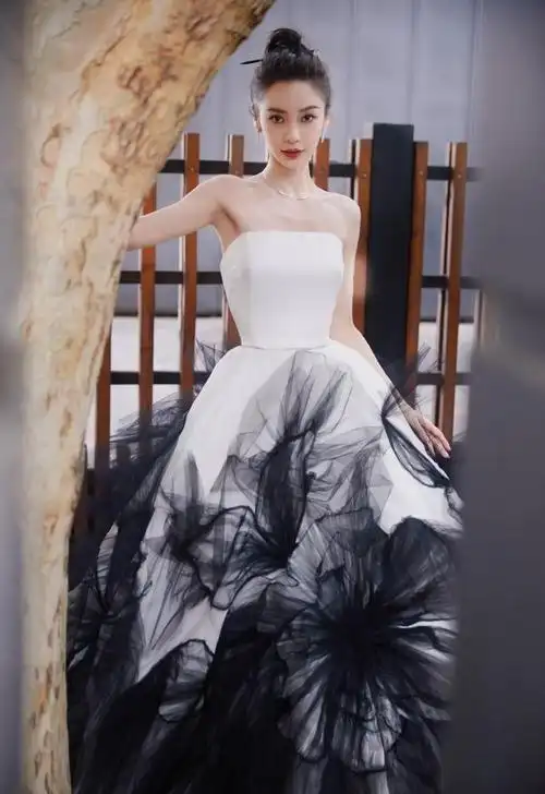 又是红毯:刘敏涛装嫩,王一博裤子"疑似开线",张译成大赢家