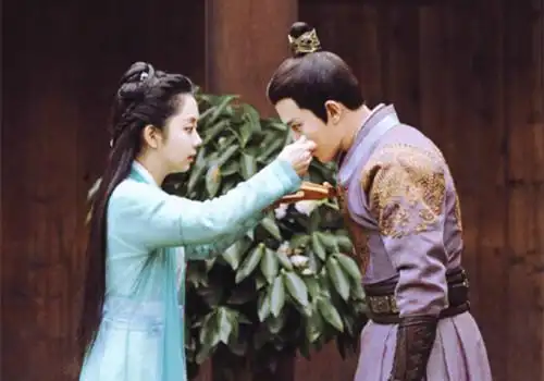 锦衣之下甜蜜情侣图片_谭松韵任嘉伦组cp