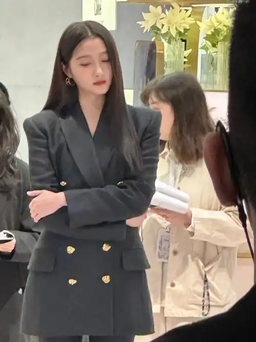 关晓彤黑西装生图##关晓彤女霸总回国