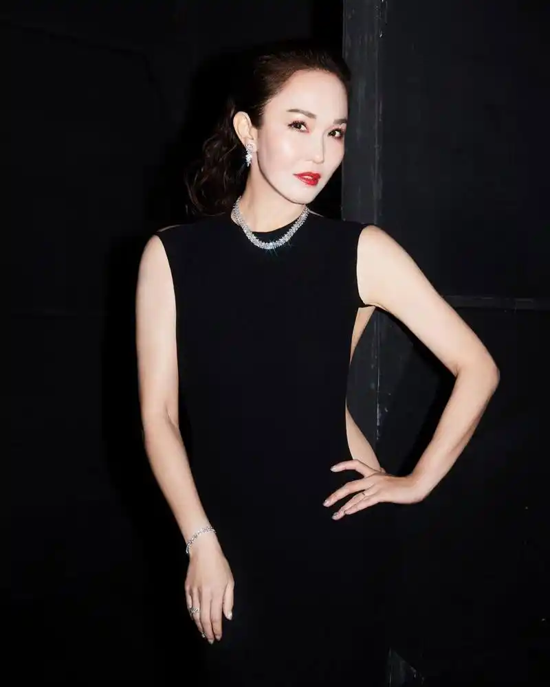 新加坡女星范文芳似乎冻龄了,越老越性感.#范文芳