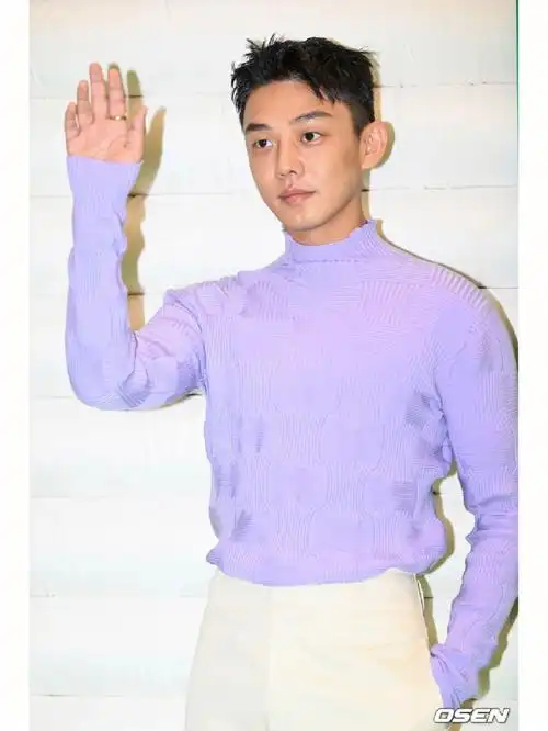 恋爱中的刘亚仁太美了