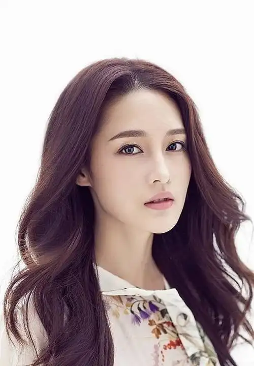 李沁应该不是90年的吧,李沁今年多大年龄了?-图片大观-奇异网